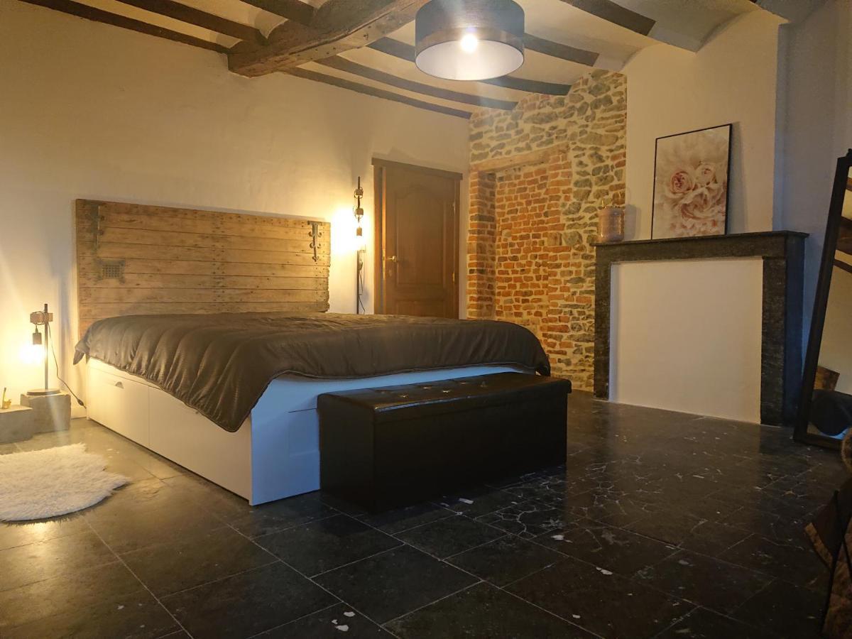 Le 3 De Gussignies Villa Exterior photo